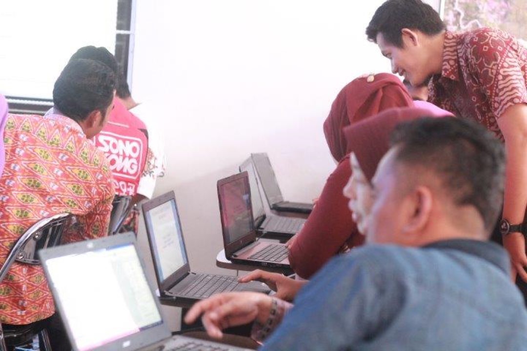 Pelatihan Komputer Dasar Bagi Perangkat Desa